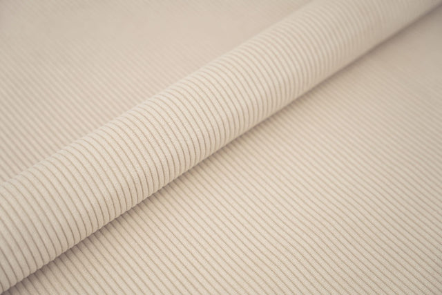 Ljus beige sammet möbeltyg – 5 mm manchester (bild 1 av 3)