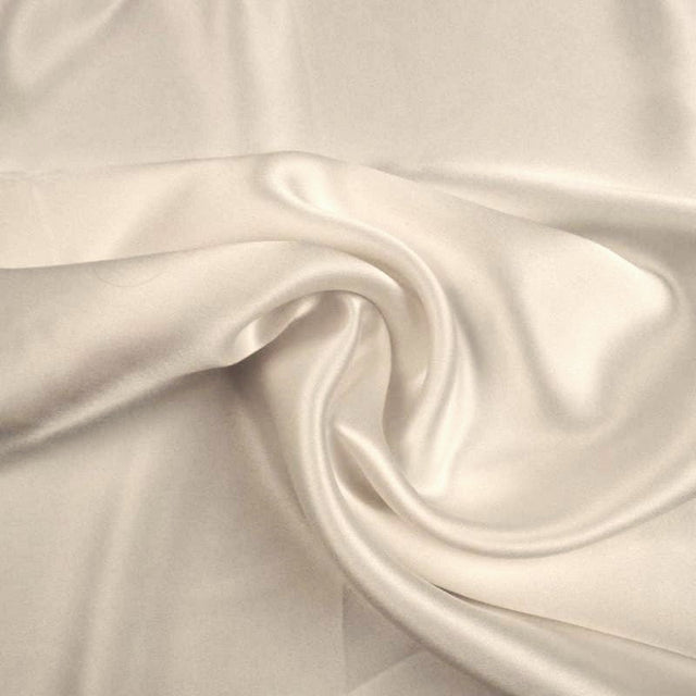 BRUTEN VIT SILKESATIN – MJUK & SLÄT YTA