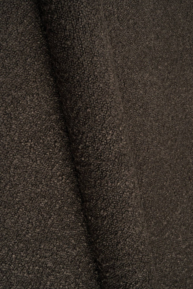 Mörk mullbrun Baloo bouclé möbeltyg – teddy-struktur & extrem slitstyrka (bild 1 av 13)
