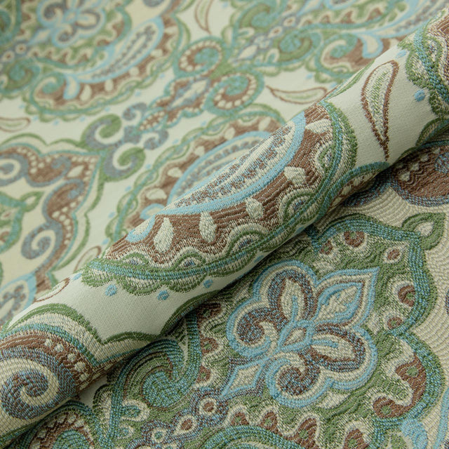 SALVIAGRÖN PAISLEY PÅ CREME BOMBAJ JACQUARD MÖBELTYG – PAISLEY-MÖNSTER