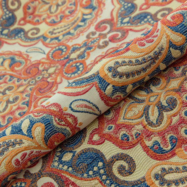 ORANGE-BLÅ PAISLEY PÅ CREME BOMBAJ JACQUARD MÖBELTYG – PAISLEY-MÖNSTER