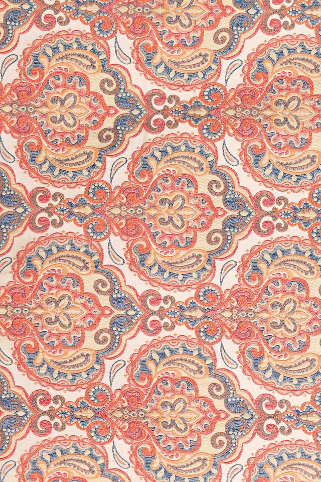 ORANGE-BLÅ PAISLEY PÅ CREME BOMBAJ JACQUARD MÖBELTYG – PAISLEY-MÖNSTER