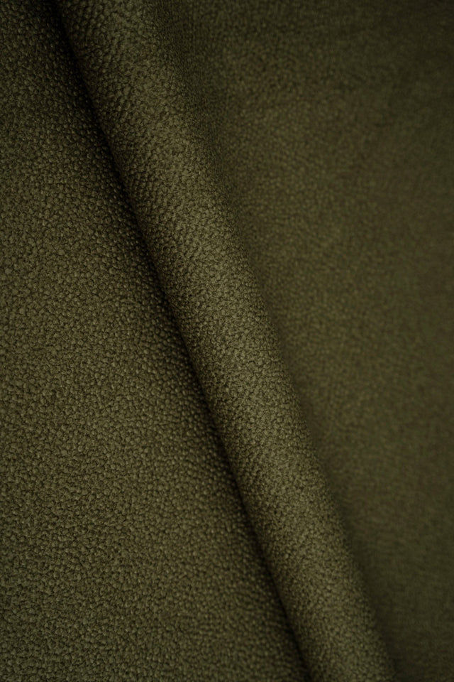 MÖRK MILITÄRGRÖN DRAGON BOUCLÉ MÖBELTYG – LOOPAD STRUKTUR & OEKO-TEX