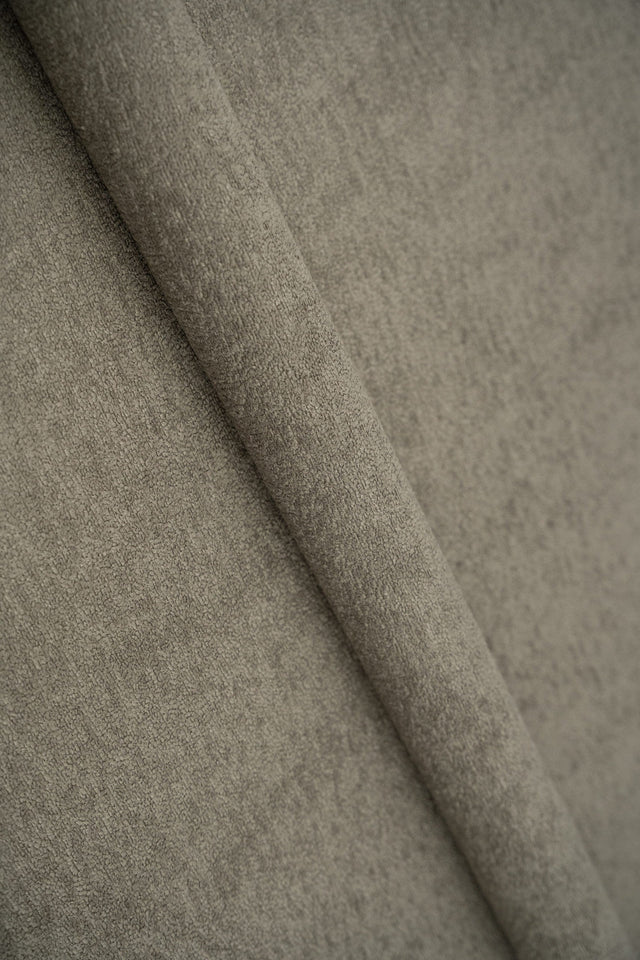 Gråaktig taupe Freya möbeltyg – teddy-look & slitstark (bild 1 av 6)