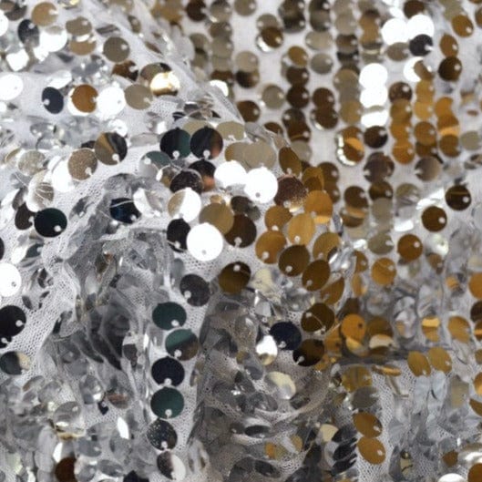 Silver paljettyg – stora 8 mm paljetter & envägsstretch (bild 1 av 6)