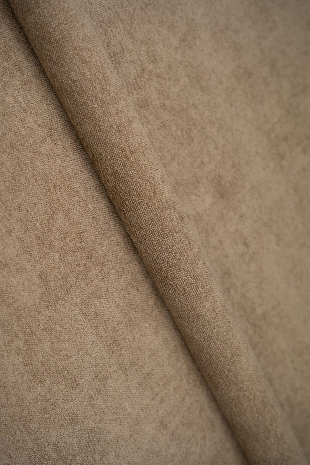 Varm sandtaupe Hevia chenille möbeltyg – mjuk & slitstark (bild 1 av 3)
