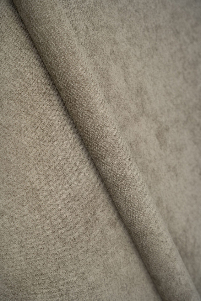 Ljus taupe Hevia chenille möbeltyg – mjuk & slitstark (bild 1 av 3)