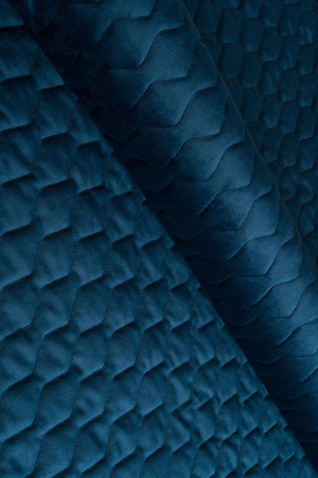 Mörk petrolblå magic velvet 3D – quiltad velour med sicksackmönster (bild 1 av 8)