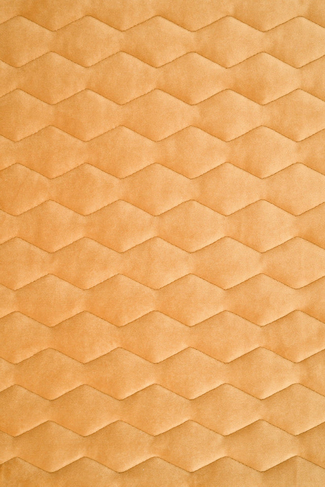 Varm honungsgul magic velvet 3D – quiltad velour med sicksackmönster (bild 2 av 8)