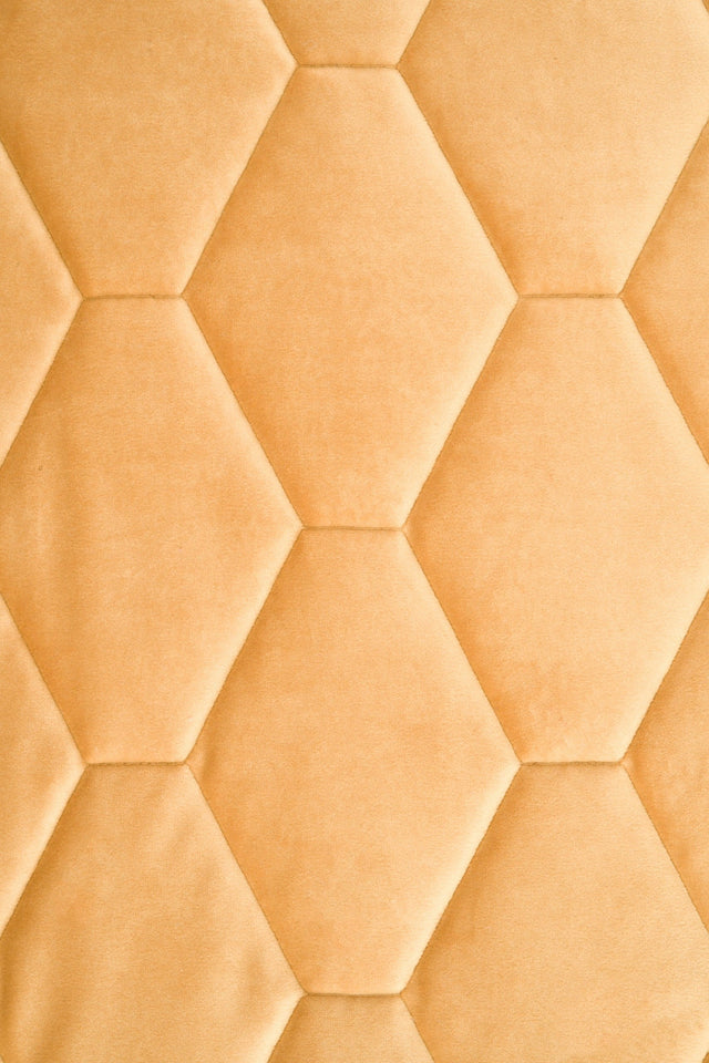 Varm honungsgul magic velvet 3D – quiltad velour med sexkantmönster (bild 2 av 8)