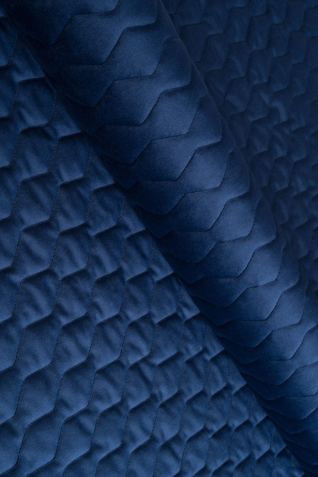 Klassisk marinblå magic velvet 3D – quiltad velour med sicksackmönster (bild 1 av 8)