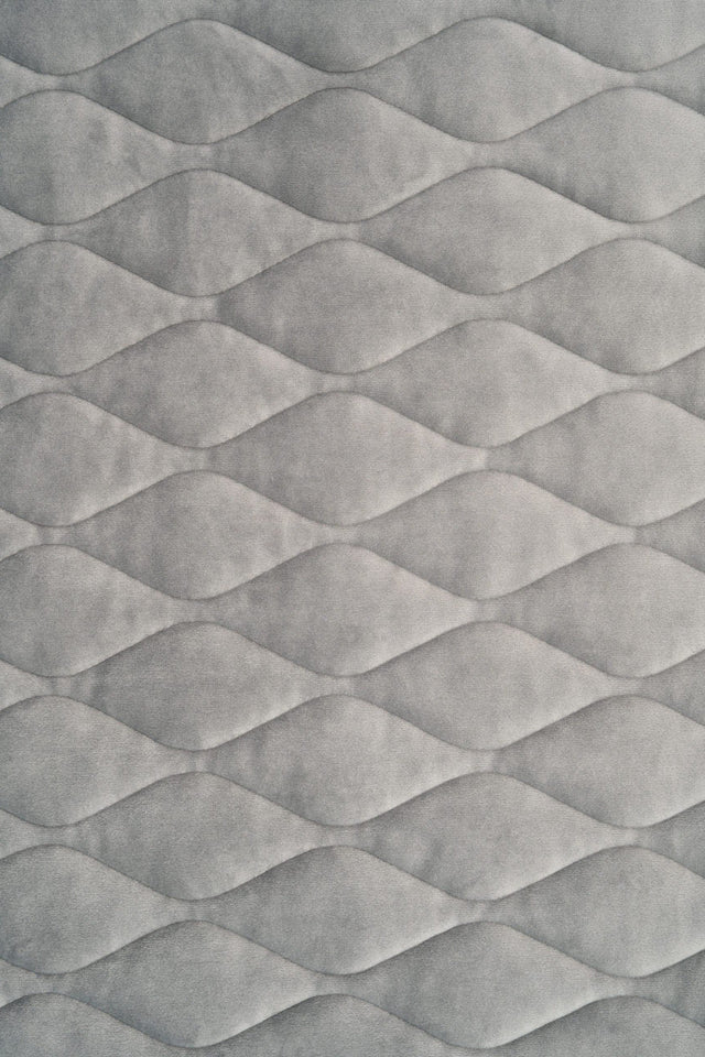 Lugn stengrå magic velvet 3D – quiltad velour med bladmönster (bild 2 av 8)