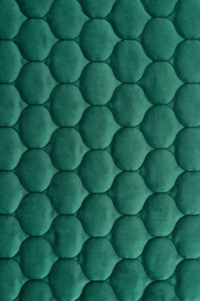 Mörk smaragdgrön magic velvet 3D – quiltad velour med droppmönster (bild 2 av 8)