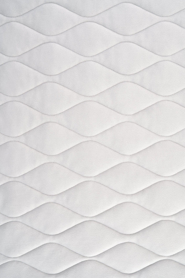 Klar snövit magic velvet 3D – quiltad velour med bladmönster (bild 2 av 8)