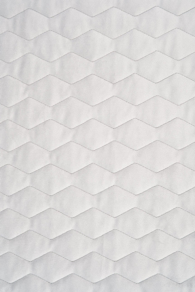 Klar snövit magic velvet 3D – quiltad velour med sicksackmönster (bild 2 av 8)