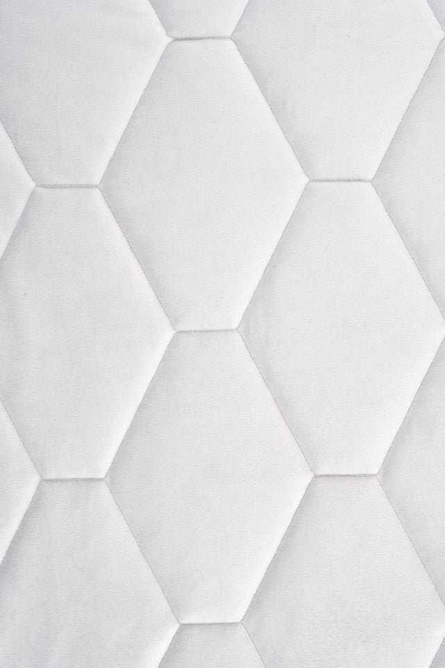 Klar snövit magic velvet 3D – quiltad velour med sexkantsmönster (bild 2 av 8)