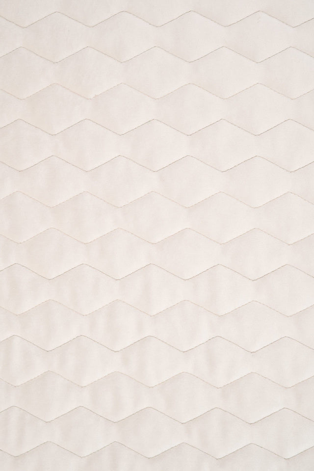 Varm elfenbensvit magic velvet 3D – quiltad velour med sicksackmönster (bild 2 av 8)