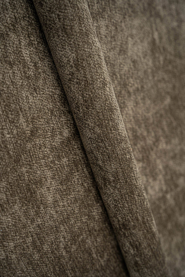 Mörk barkbrun Margo chenille möbeltyg – mjuk & petproof (bild 1 av 4)