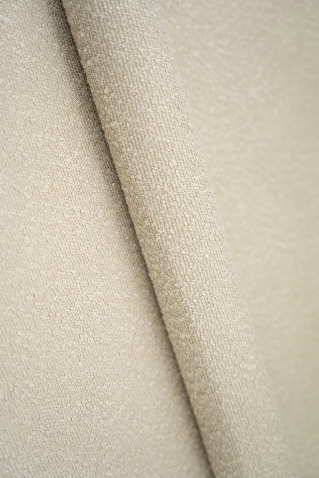 MJUK DYNSAND SANDU MÖBELTYG – BOUCLÉ-LOOK & BRANDHÄMMANDE