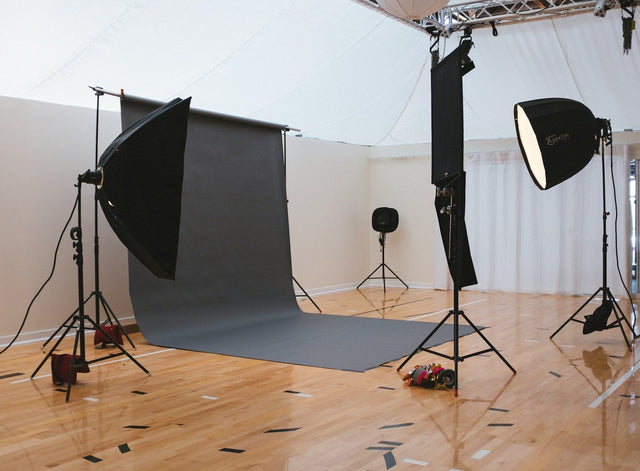 GRÅ BRANDFÖRHINDRANDE SATIN MOLTON – 300 CM, LJUS- & LJUDDÄMPANDE