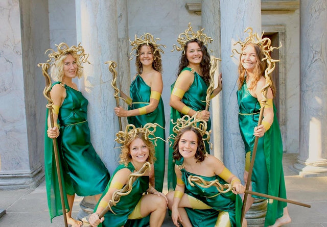 Ljusblå satin tyg – lätt & glansigt (bild 4 av 8)