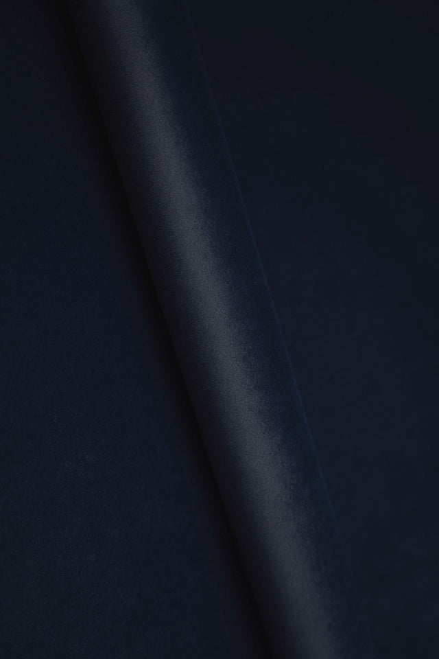 Klassisk marinblå smart velvet möbelvelour – slitstark & petproof (bild 1 av 4)