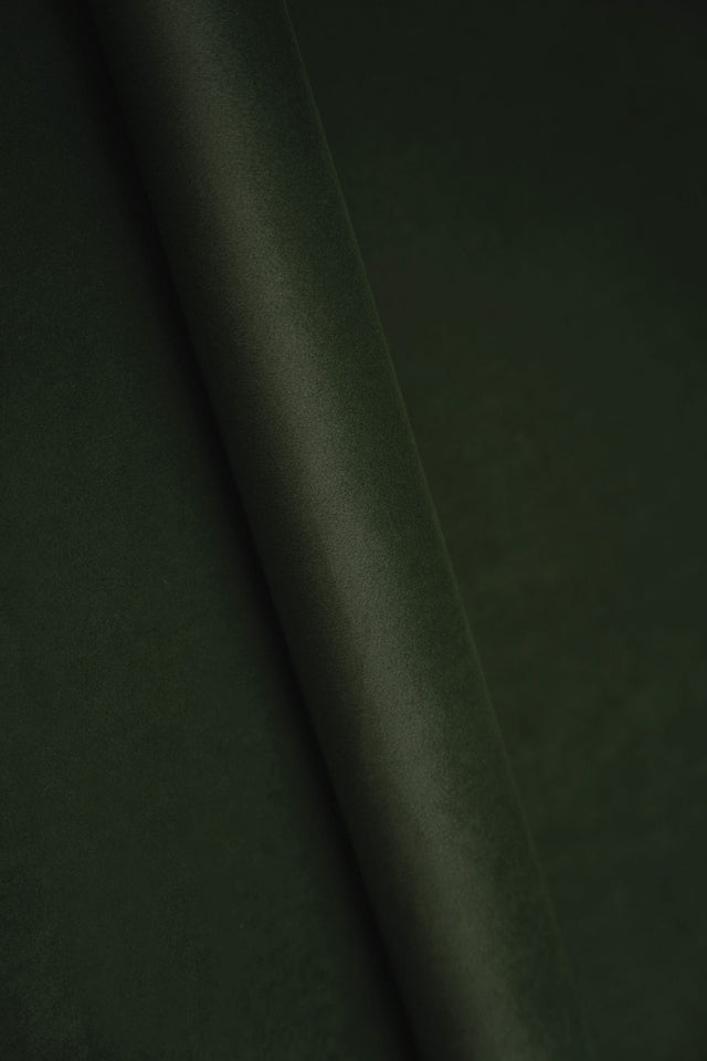 Mörk flaskgrön smart velvet möbelvelour – slitstark & petproof (bild 1 av 4)