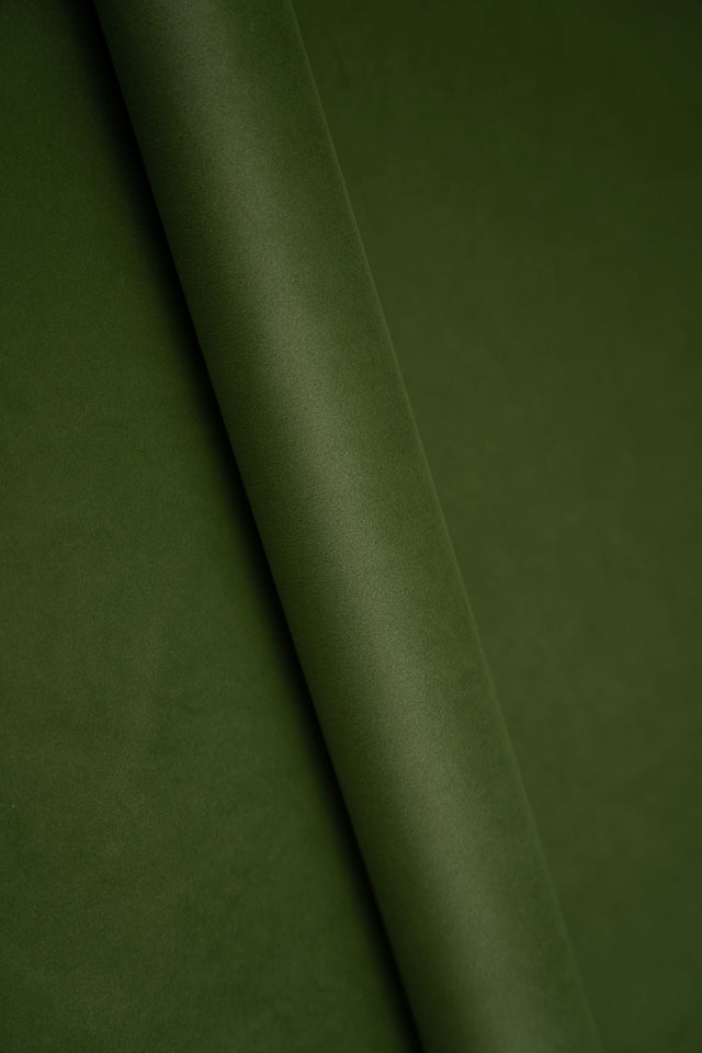 Mörk olivgrön smart velvet möbelvelour – slitstark & petproof (bild 1 av 4)