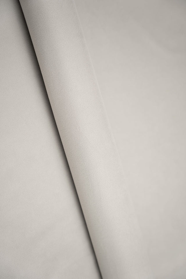 Ljus gråbeige smart velvet möbelvelour – slitstark & petproof (bild 1 av 4)