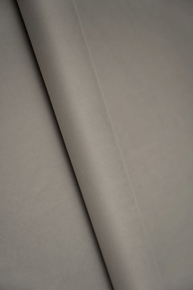 Ljus varm gråbeige smart velvet möbelvelour – slitstark & petproof (bild 1 av 4)