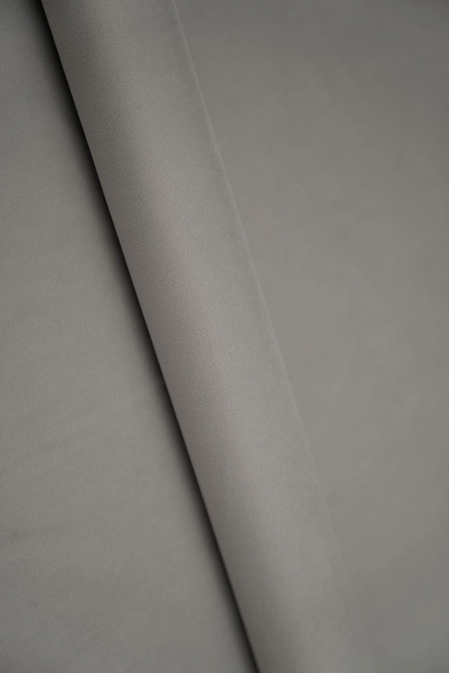 Neutral mellangrå smart velvet möbelvelour – slitstark & petproof (bild 1 av 4)