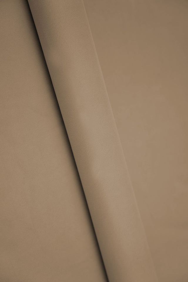 Varm gråbrun smart velvet möbelvelour – slitstark & petproof (bild 1 av 4)