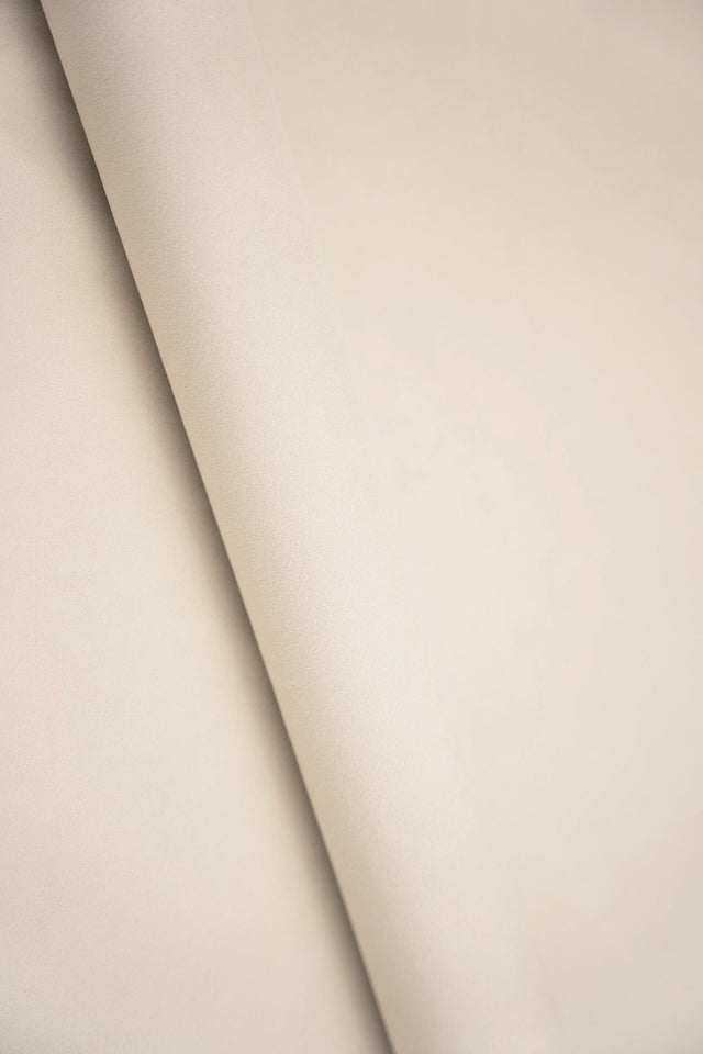 Varm elfenbensvit smart velvet möbelvelour – slitstark & petproof (bild 1 av 4)