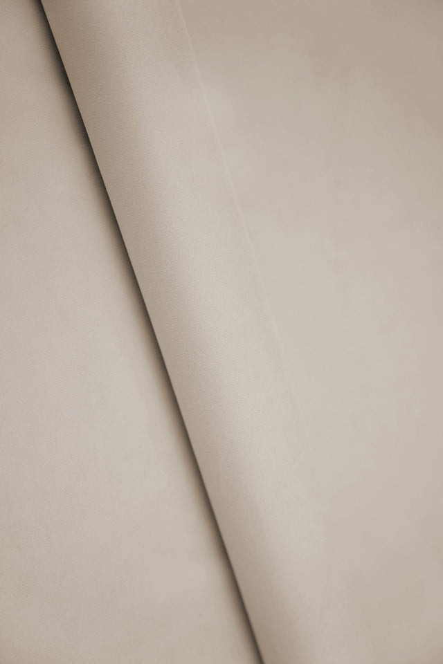 Ljus sandgrå smart velvet möbelvelour – slitstark & petproof (bild 1 av 4)