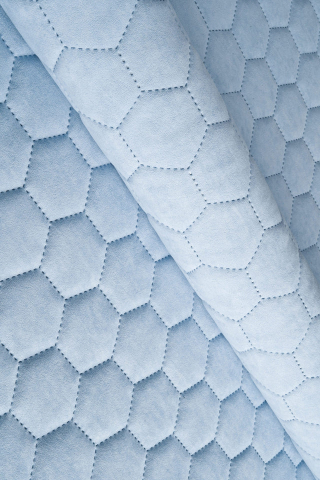 Ljus himmelsblå Uttario velvet 3D – quiltad velour med sexkantsmönster (bild 1 av 3)