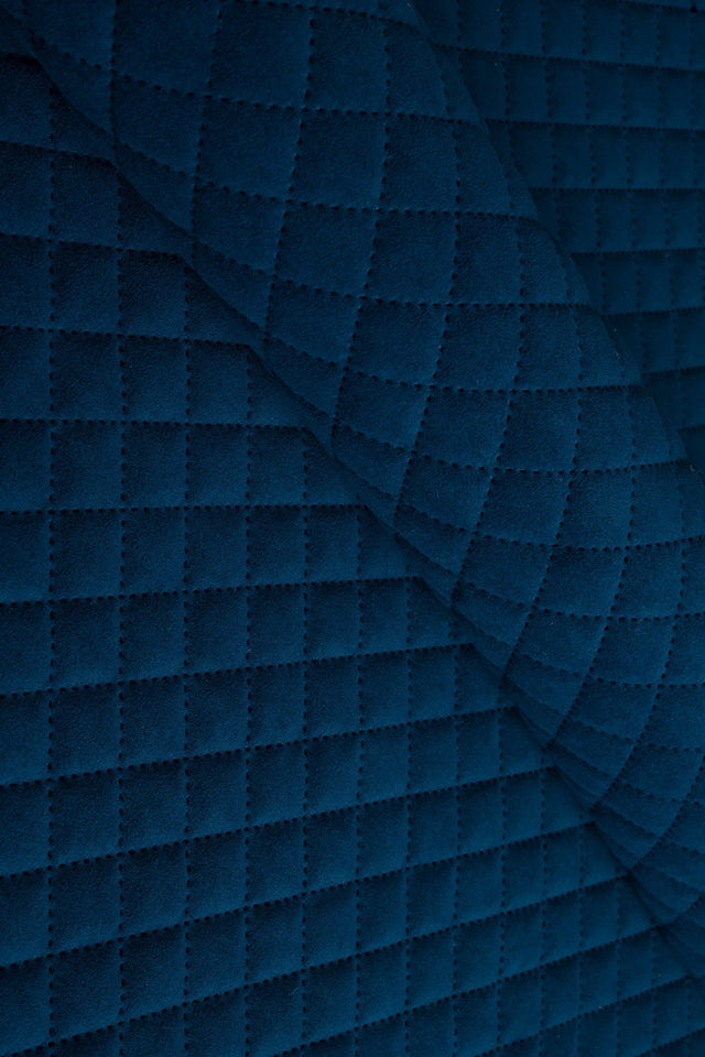 Mörk safirblå Uttario velvet 3D – quiltad velour med rutmönster (bild 1 av 3)