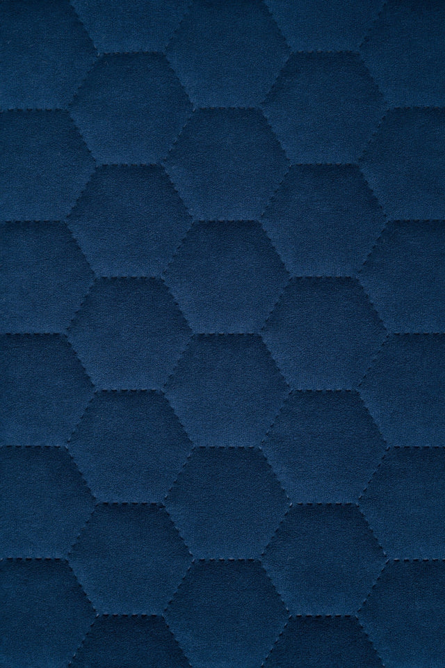 Mörk safirblå Uttario velvet 3D – quiltad velour med sexkantsmönster (bild 2 av 3)