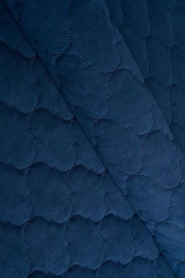 Mörk safirblå Uttario velvet 3D – quiltad velour med bubbelmönster (bild 1 av 3)