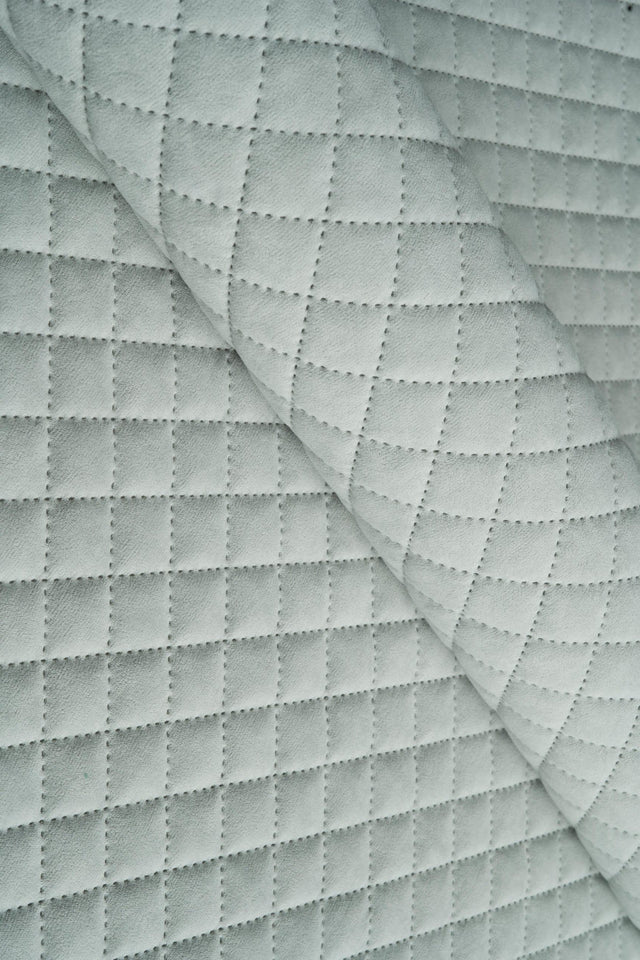 Mjuk isgrå Uttario velvet 3D – quiltad velour med rutmönster (bild 1 av 3)