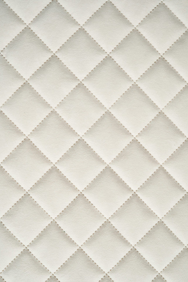 Mjuk pärlvit Uttario velvet 3D – quiltad velour med solfjädersmönster (bild 2 av 3)