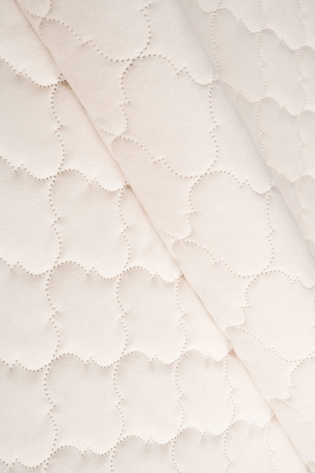Mjuk pärlvit Uttario velvet 3D – quiltad velour med bubbelmönster (bild 1 av 3)