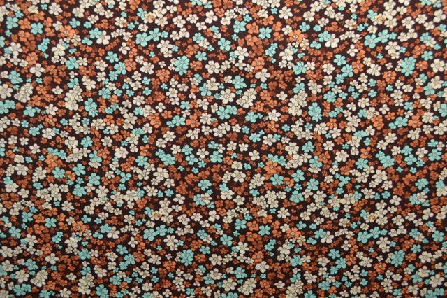 Mörkbrunt & turkos viscosetyg med smått blommtryck (bild 3 av 9)
