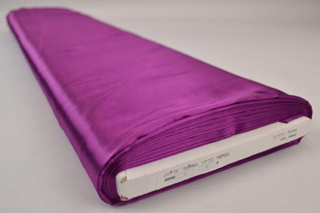 Cassis satin tyg – lätt & glansigt (bild 2 av 8)