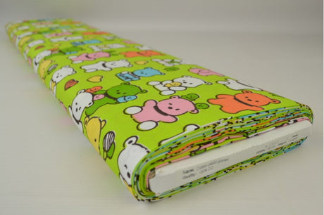 Grøn bomuldspoplin med kawaii bamseprint – børne, metervare til erhverv (billede 2 af 3)