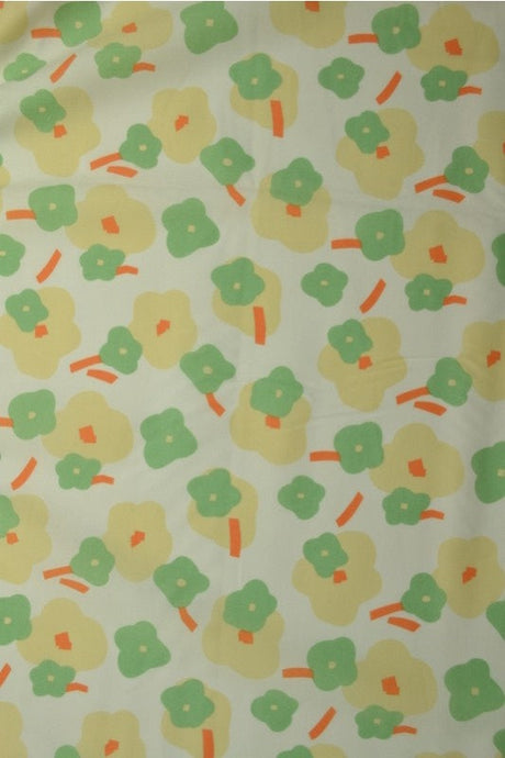 Creme bomuldspoplin med grøntsags- og blomsterprint, metervare til erhverv (billede 1 af 3)