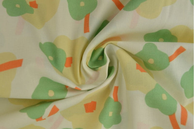 Creme bomuldspoplin med grøntsags- og blomsterprint, metervare til erhverv (billede 3 af 3)