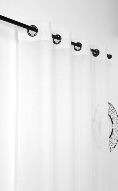 Let voile med flammegarn og frostet look — ecru, syet som færdigt gardin