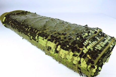 Mossgrön paljettyg – stora 8 mm paljetter & envägsstretch (bild 2 av 6)