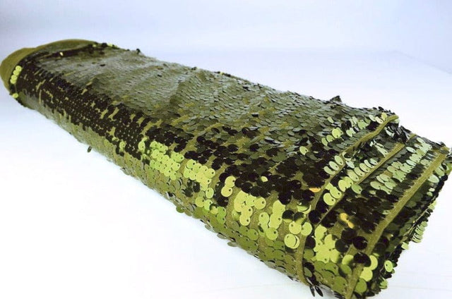 Mossgrön paljettyg – stora 8 mm paljetter & envägsstretch (bild 2 av 6)