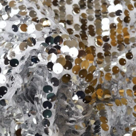 Silver paljettyg – stora 8 mm paljetter & envägsstretch (bild 1 av 6)